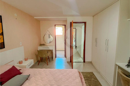 Casa à venda com 4 quartos, sendo 1 suíte, no condomínio Imperial Santa Cruz, Rio de Janeiro - RJ