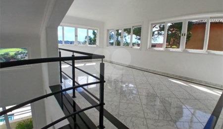 Casa à venda com 4 quartos, sendo 2 suítes,  no condomínio Flamboyant, Atibaia - SP