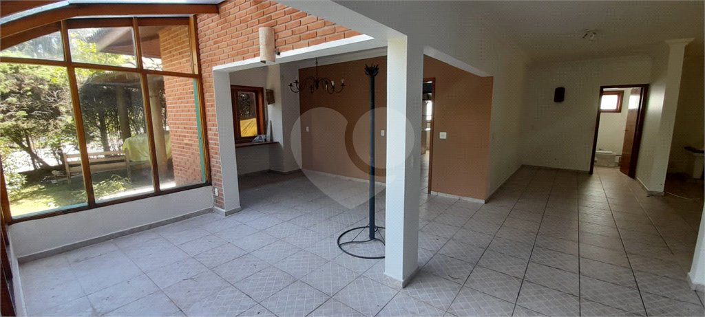 Sobrado à venda com 3 suítes em Serra da Cantareira, Mairiporã, SP