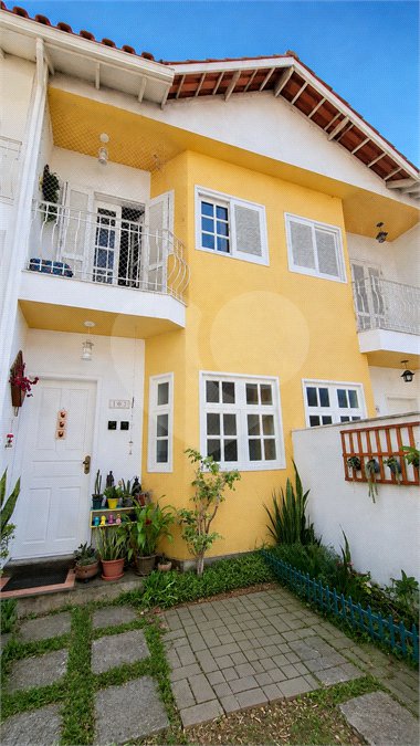 Casa à venda com 2 suítes no condomínio Village Palmas, São Paulo - SP