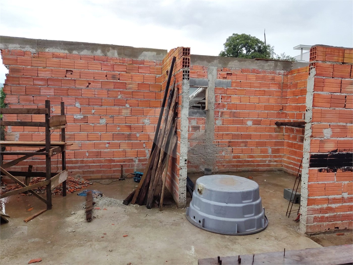 Sobrado à venda com 4 quartos, sendo 2 suítes, em Tremembé, São Paulo, SP