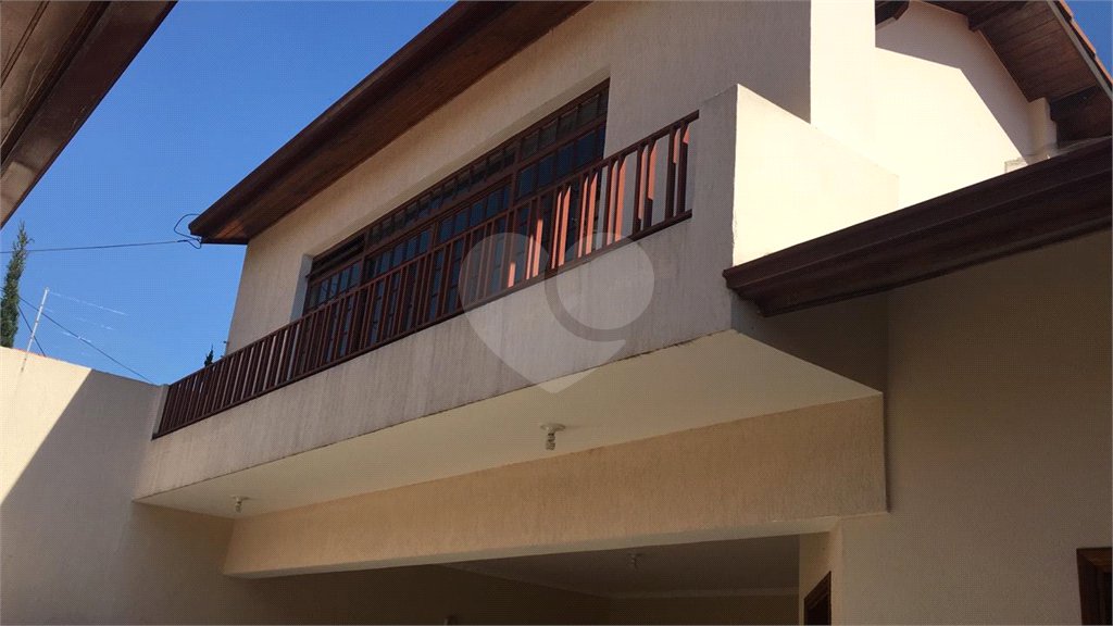 Sobrado à venda com 6 quartos, sendo 3 suítes, em Jardim Refúgio, Sorocaba, SP