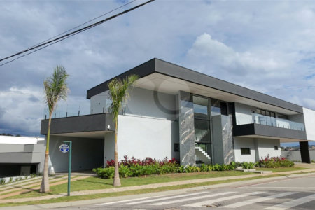 Casa à venda com 5 suítes no condomínio Figueira Garden, Atibaia - SP