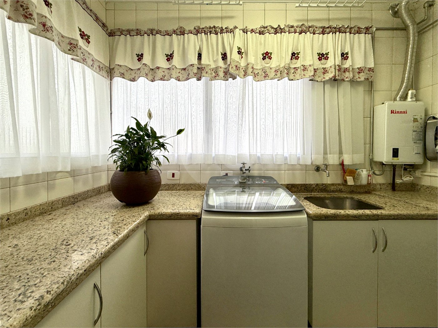 Apartamento à venda com 3 suítes em Campo Belo, São Paulo, SP