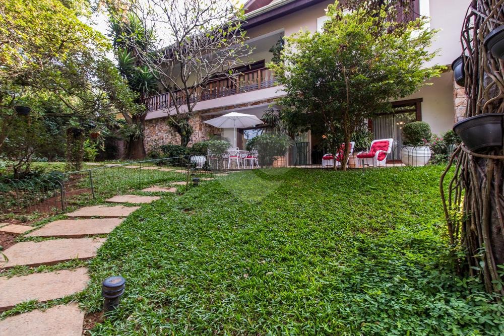 Casa à venda com 5 quartos, sendo 3 suítes, em Alto da Boa Vista, São Paulo, SP