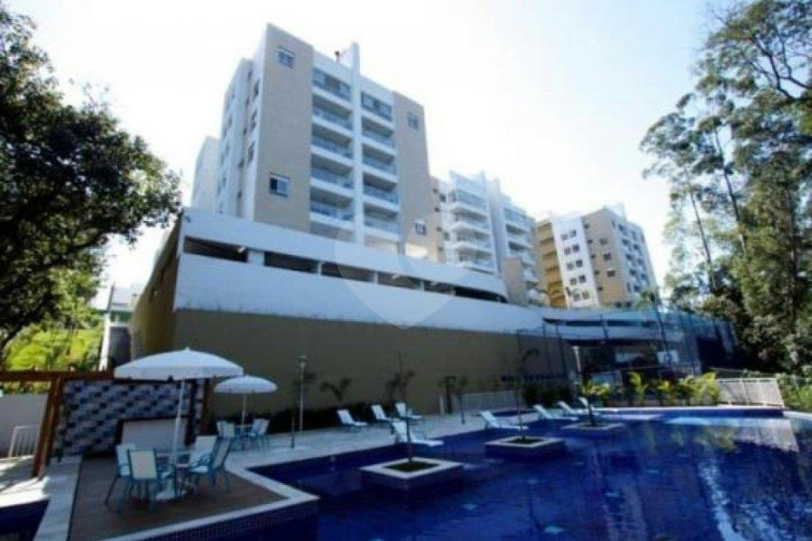 Apartamento à venda com 3 quartos, sendo 1 suíte, em Chácara Pavoeiro, Cotia, SP