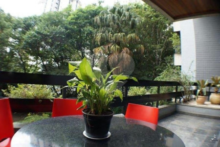 Apartamento à venda ou para alugar com 4 suítes em Moema, São Paulo, SP