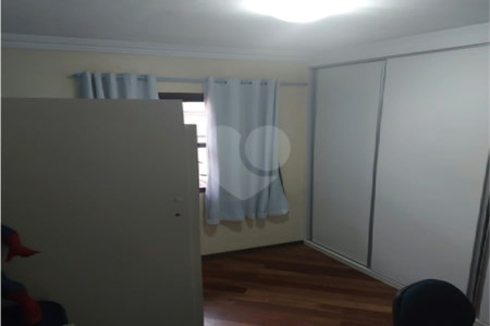 Casa à venda com 2 suítes no condomínio Residencial Sabará, São Paulo - SP