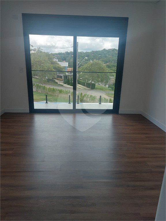 Casa à venda com 5 suítes no condomínio Residencial Santa Maria, Jandira - SP