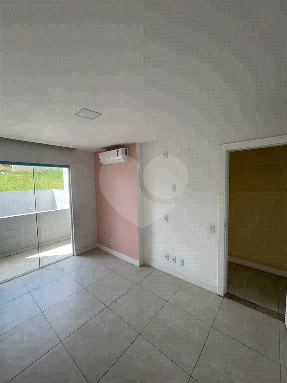 Casa à venda com 3 quartos, sendo 1 suíte, no condomínio Residencial Green Ville, Rio de Janeiro - RJ