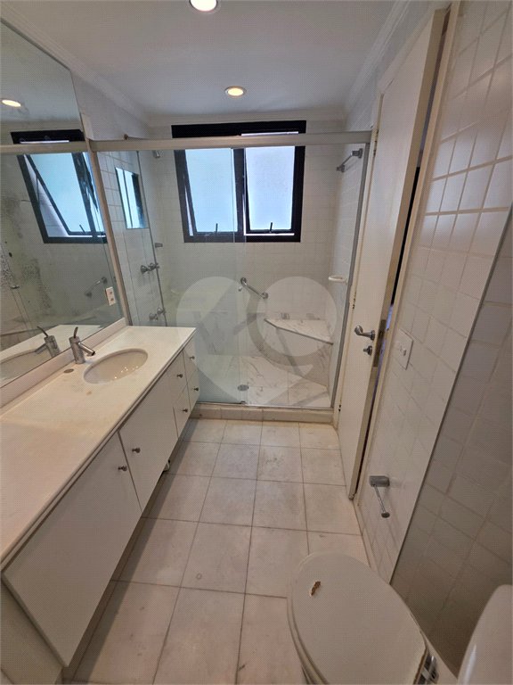 Apartamento à venda com 3 suítes em Vila Uberabinha, São Paulo, SP