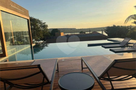 Casa à venda com 6 suítes no condomínio Vila Pinhal, Itirapina - SP