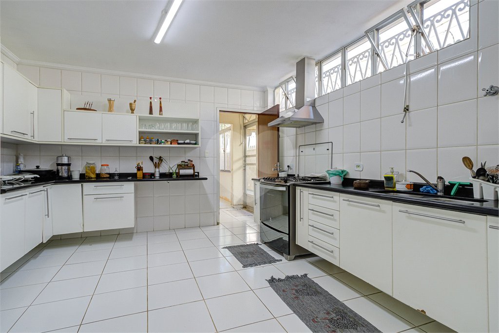 Casa Térrea à venda com 5 quartos, sendo 4 suítes, em Interlagos, São Paulo, SP