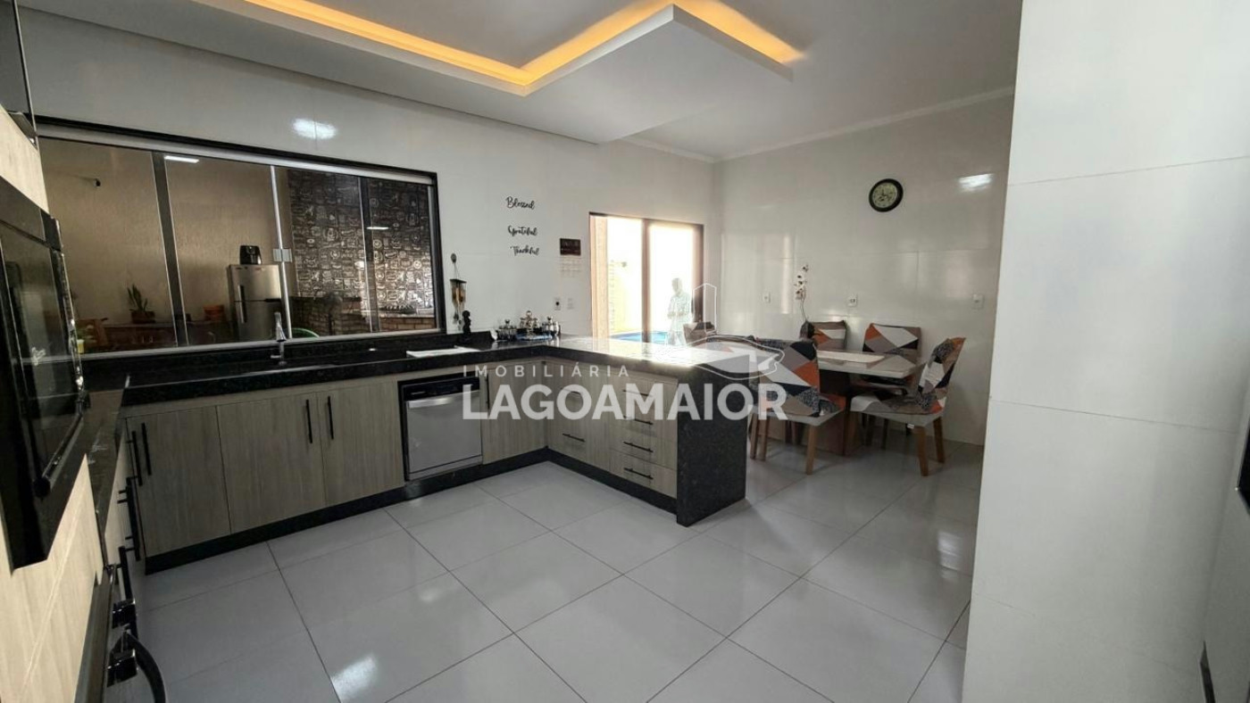 Casa à venda com 3 suítes em Jardim dos Ipes, Três Lagoas, MS