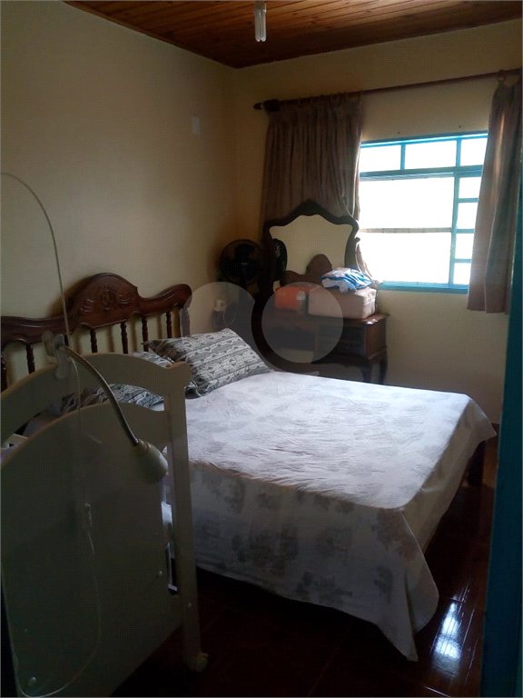 Chácara à venda com 5 quartos, sendo 2 suítes,  no Centro, Sarapuí, SP