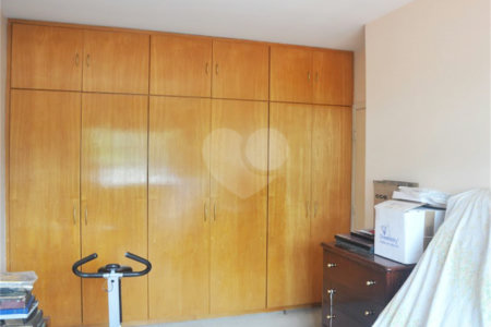 Sobrado à venda com 4 quartos, sendo 2 suítes,  em Alto da Boa Vista, São Paulo, SP