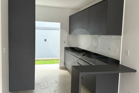 Casa à venda com 3 quartos, sendo 1 suíte,  em Jardim das Bandeiras, Mogi das Cruzes, SP