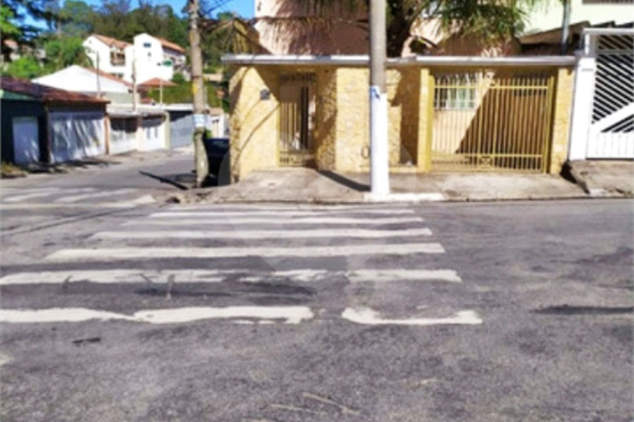 Sobrado à venda com 3 quartos, sendo 1 suíte,  em Horto, São Paulo, SP