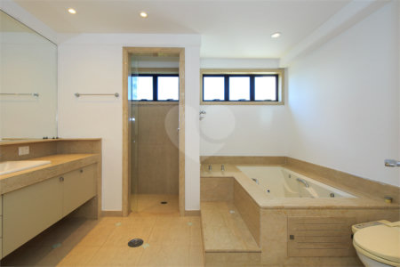 Duplex à venda ou para alugar com 5 suítes em Alto da Boa Vista, São Paulo, SP