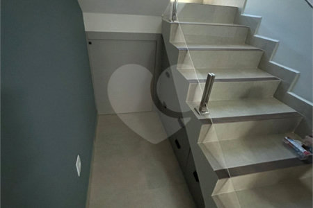Sobrado à venda com 4 quartos, sendo 3 suítes, em Jardim do Lago, Atibaia, SP