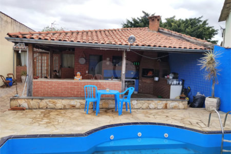 Casa Térrea à venda com 2 quartos, sendo 1 suíte,  em Jardim Alvinópolis, Atibaia, SP