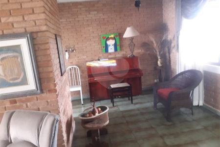 Casa à venda com 3 quartos, sendo 1 suíte,  no Centro, Socorro, SP