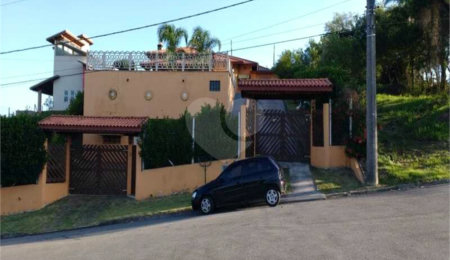 Casa à venda com 3 quartos, sendo 1 suíte,  no condomínio Outeiro das Flores 2, Itupeva - SP