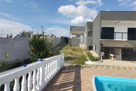 Chácara à venda com 4 quartos, sendo 1 suíte,  no Centro, Biritiba-mirim, SP