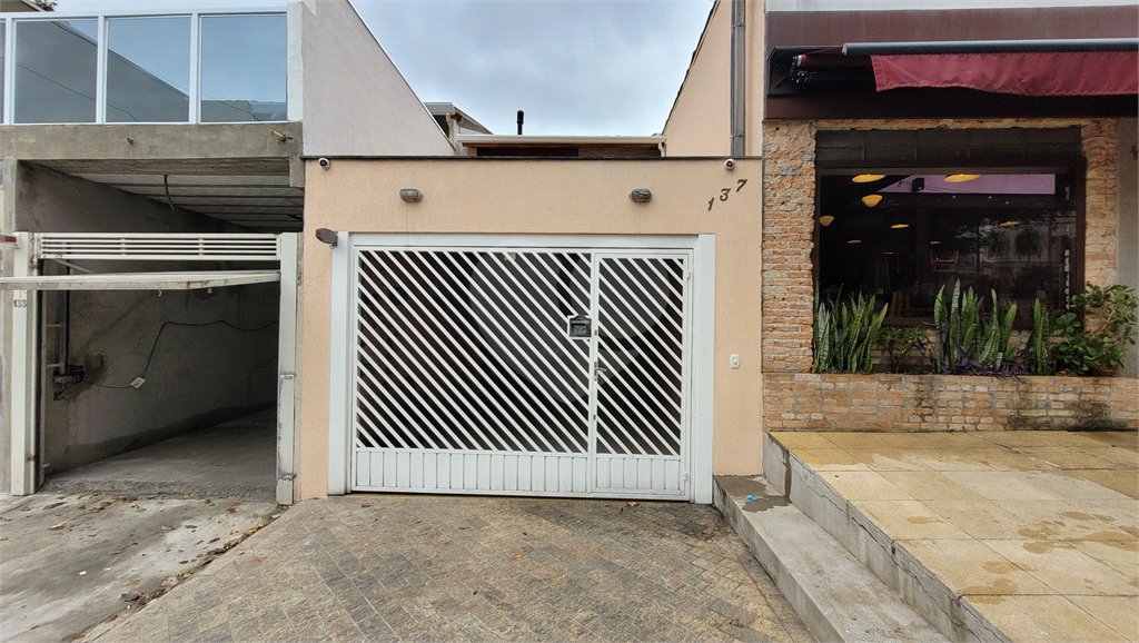 Sobrado à venda com 3 quartos, sendo 1 suíte, em Vila Romana, São Paulo, SP