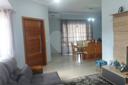 Casa à venda com 5 quartos, sendo 1 suíte, em Jardim Shangri-lá, Atibaia, SP