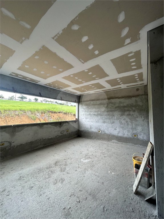 Casa à venda com 3 suítes no condomínio Residencial Jequitiba, Jacareí - SP