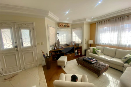 Casa à venda com 4 quartos, sendo 3 suítes, em Jardim Maia, Guarulhos, SP