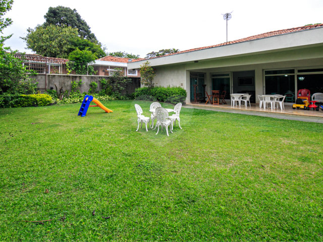 Casa Térrea à venda com 4 quartos, sendo 1 suíte,  em Alto da Boa Vista, São Paulo, SP