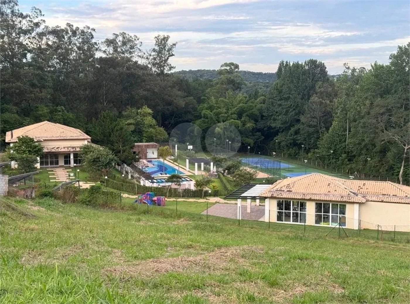 Casa à venda com 3 quartos, sendo 2 suítes, no condomínio Terra Caxambu, Jundiaí - SP