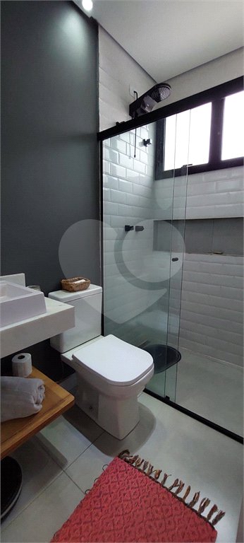 Casa à venda ou para alugar com 4 suítes no condomínio Figueira Garden, Atibaia - SP