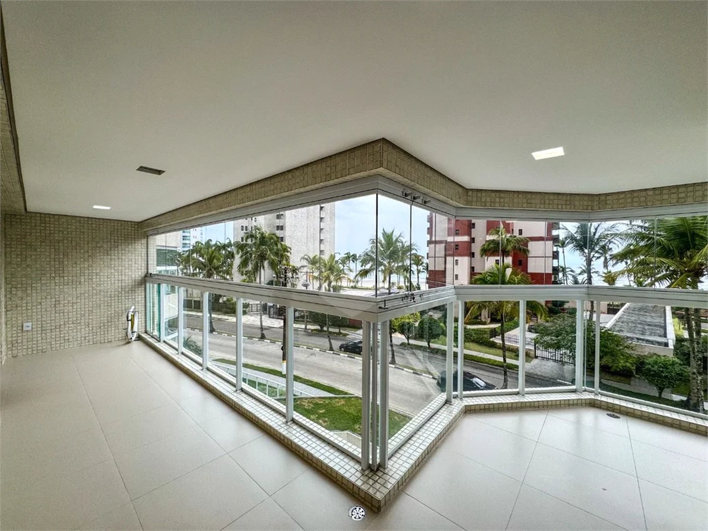Apartamento à venda com 3 suítes em Riviera de São Lourenço, Bertioga, SP