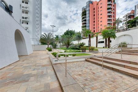 Apartamento à venda com 3 suítes em Real Parque, São Paulo, SP