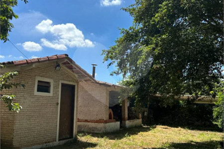 Excelente oportunidade no condomínio Vale das Laranjeiras, em Indaiatuba/SP. - R$ 1.850.000,00 - Terreno de 3.000 m²), com frente de 50 metros, proporcionando diversas possibilidades de projeto. O lote possui ótima localização dentro do condomínio, rodeado de natureza e com fácil acesso