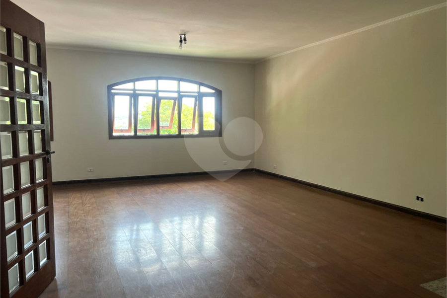 Sobrado à venda com 3 quartos, sendo 1 suíte, em Tremembé, São Paulo, SP