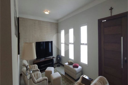 Casa à venda com 4 quartos, sendo 2 suítes, no condomínio Residencial Villa dos Inglezes, Sorocaba - SP