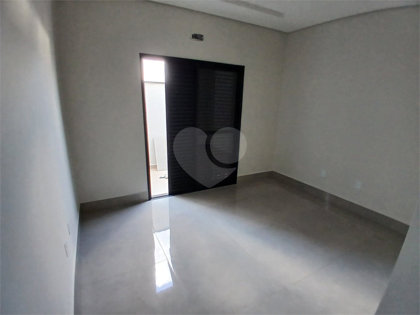 Casa à venda com 3 quartos, sendo 1 suíte, no condomínio Jardim, Sorocaba - SP