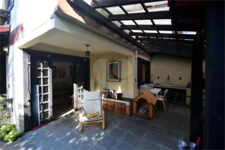 Casa à venda com 5 quartos, sendo 1 suíte, no condomínio Vivendas, Rio de Janeiro - RJ