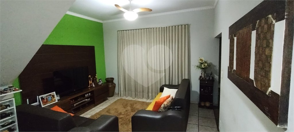 Casa à venda com 3 quartos, sendo 1 suíte, no Centro, Paranaíba, MS