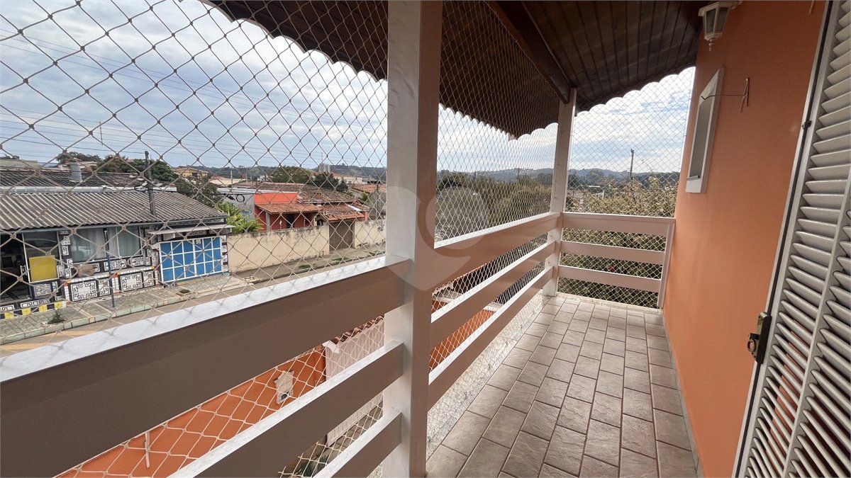 Sobrado à venda ou para alugar com 4 quartos, sendo 2 suítes, em Jardim Terceiro Centenário, Atibaia, SP