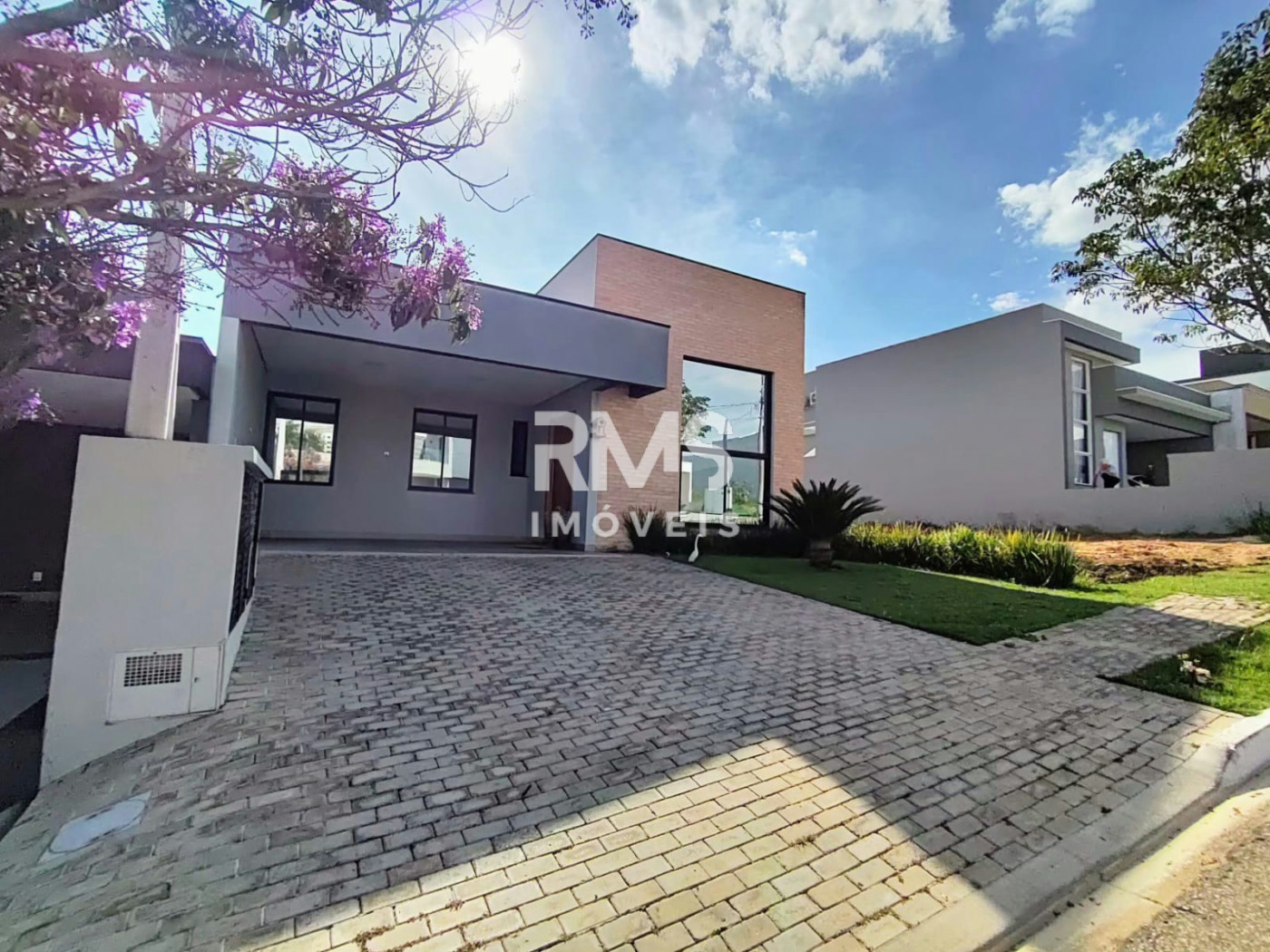Casa à venda com 3 quartos, sendo 1 suíte, no condomínio Residencial Mont Blanc, Itu - SP