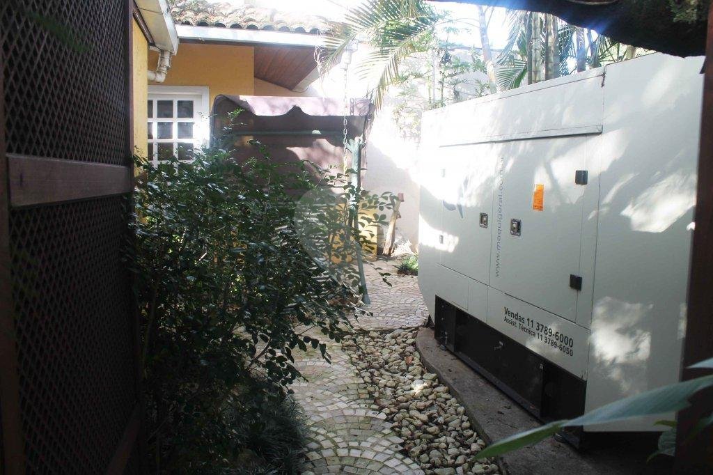 Casa à venda ou para alugar com 5 suítes no condomínio Arataca, São Paulo - SP