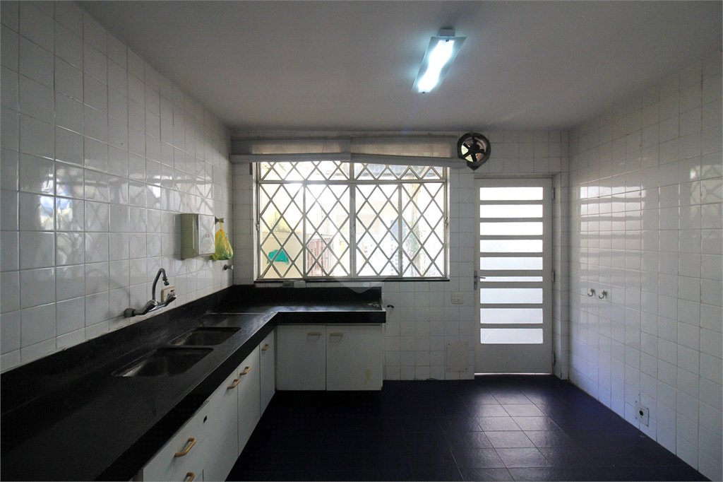 Casa à venda com 3 quartos, sendo 1 suíte, em Indianópolis, São Paulo, SP