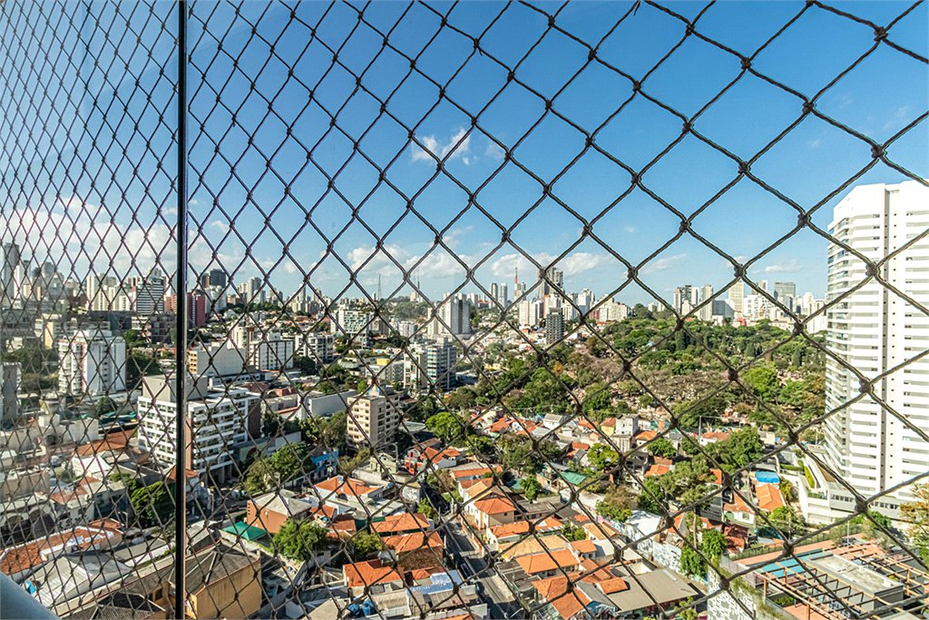 Apartamento à venda com 3 quartos, sendo 1 suíte, em Pinheiros, São Paulo, SP