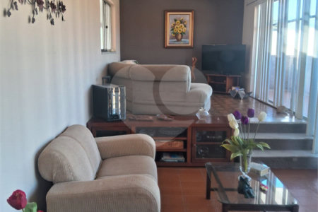 Casa à venda com 3 quartos, sendo 2 suítes, no condomínio Rio Bon, Rio de Janeiro - RJ