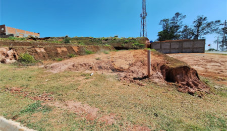Terreno à venda com 1 suíte no condomínio Comercial Independência, Vinhedo - SP
